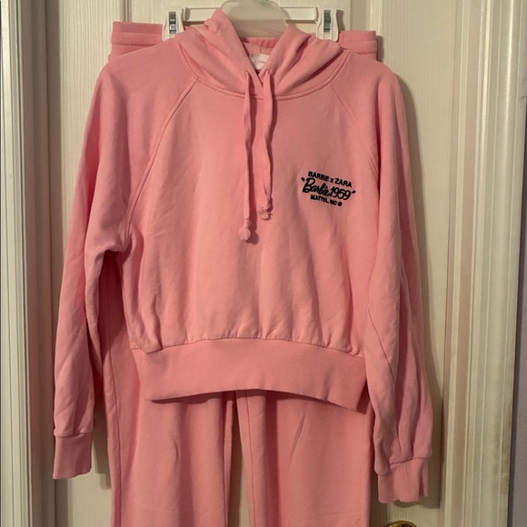 2 Piece - Zara X Barbie Pink 1959 Cropped Sweatshirt Hoodie & Joggers Sz L - Picture 8 of 11